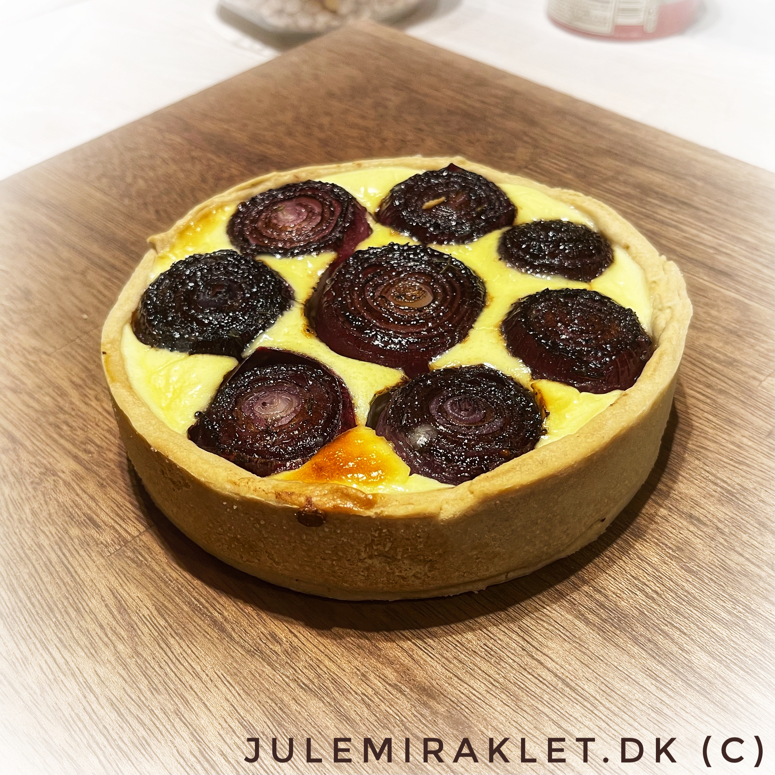 Julet løgtærte